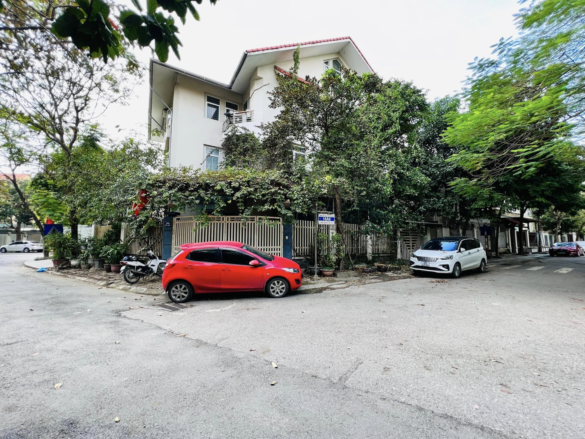 ⭐BIỆT THỰ-LÔ GÓC-Làng Việt Kiều Châu Âu 180m/ 5tầng/ MT 26m chỉ 49.5 Tỷ-Có Hầm⭐