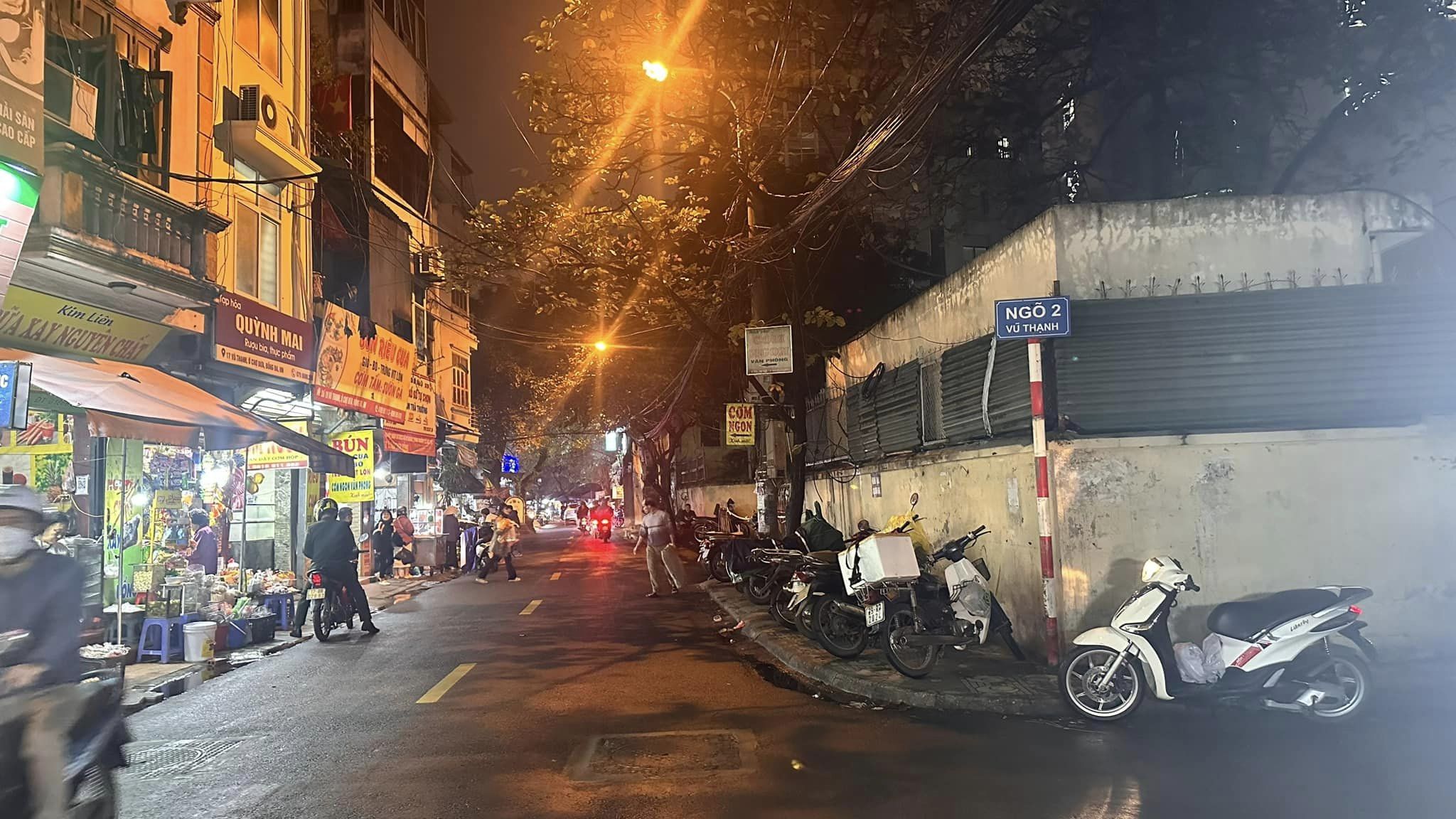 Hót ! Gía rẻ CH Hào Nam,Tầng 1, 2 mặt đường, Ôtô tránh, kinh doanh cực tốt, 95m2 – MT 4M, giá 3.58 tỷ.