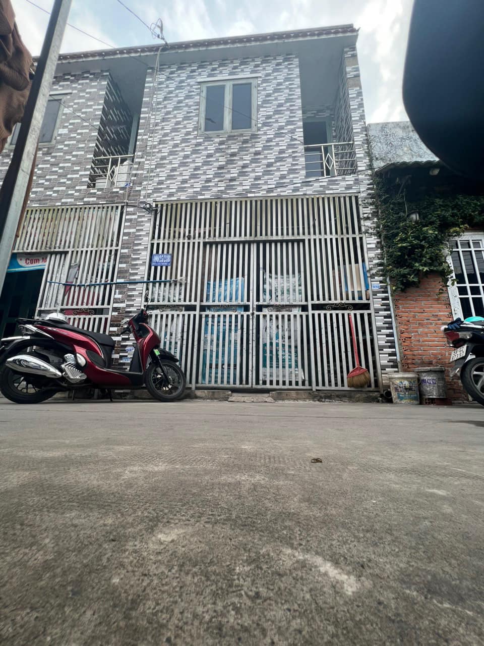 Nhà sổ hồng chung hẻm 1 xẹc xe hơi, khu sung nhất Quận 12