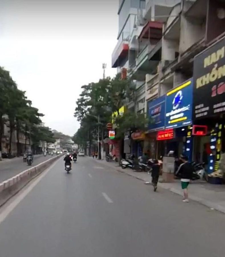 Nhà 4 tầng mặt phố Lê Thanh Nghị DT 240m2 MT rộng, vỉa hè, kinh doanh, giá 237tr/m2