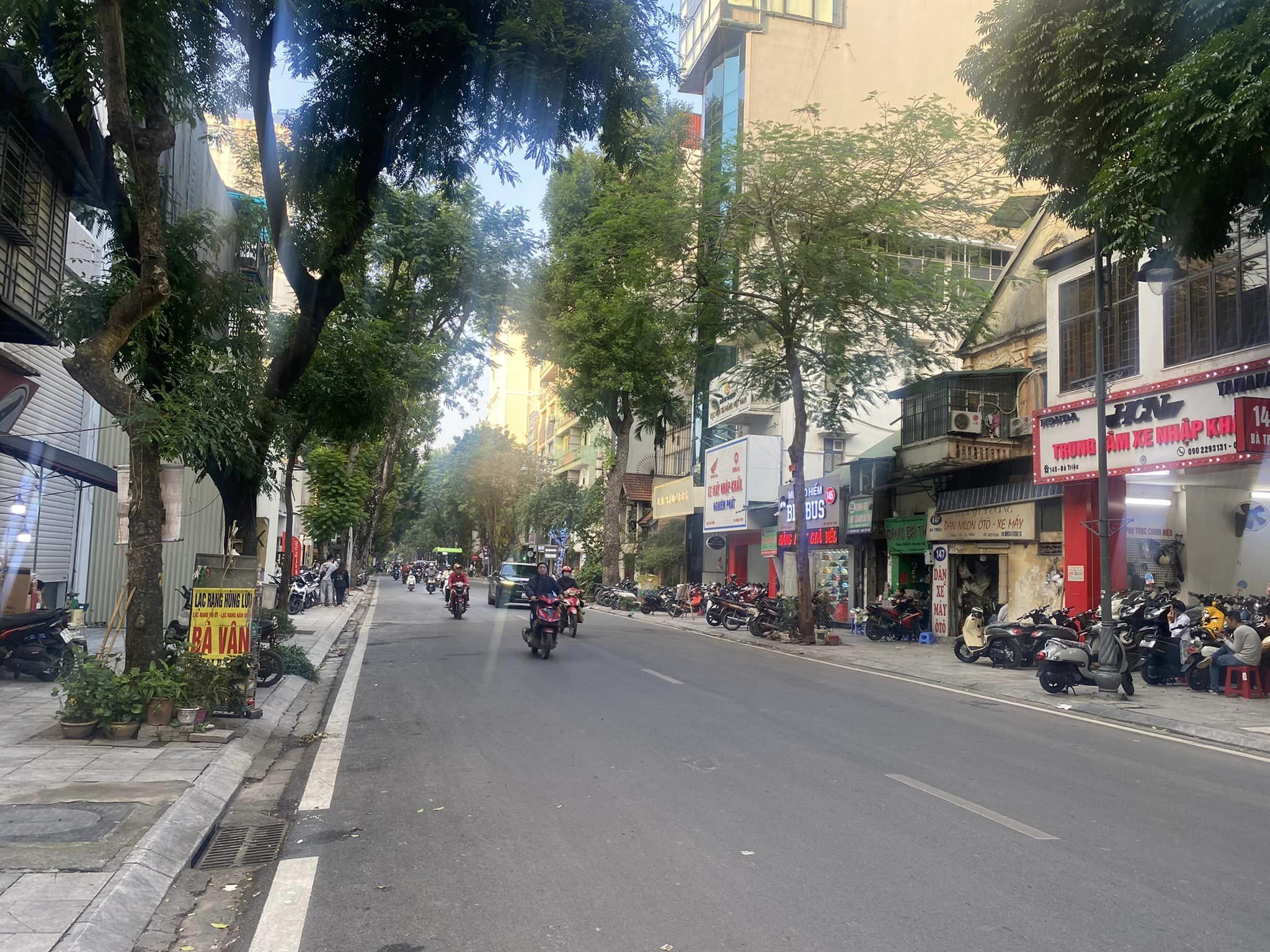 Siêu HOT - Bán Đất mặt phố Bà Triệu 220m2, MT 6.3m, tặng gpxd, giá chào 153 tỷ