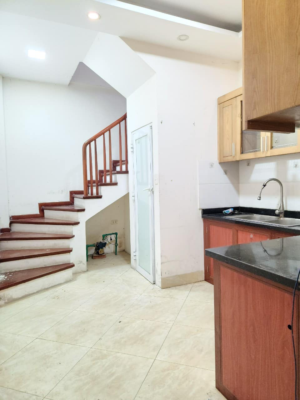 CHÍNH CHỦ BÁN NHÀ CẦU GIẤY, GẦN NGÃ TƯ TRẦN THÁI TÔNG, NGUYỄN PHONG SẮC, NGÕ THOÁNG, GẦN BÃI Ô TÔ, 34M2 X 5T.( TT CHUẨN