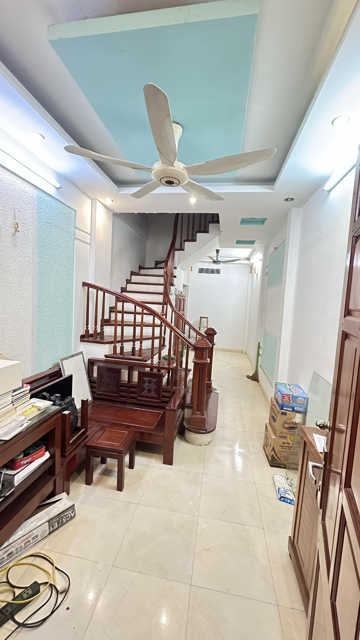 Sát phố! Nhà Nguyễn Khánh Toàn, 2 mặt thoáng, 35m2 x 5Tầng, Ôtô 5 tạ đỗ cửa, KDVP, 4.7 tỷ.