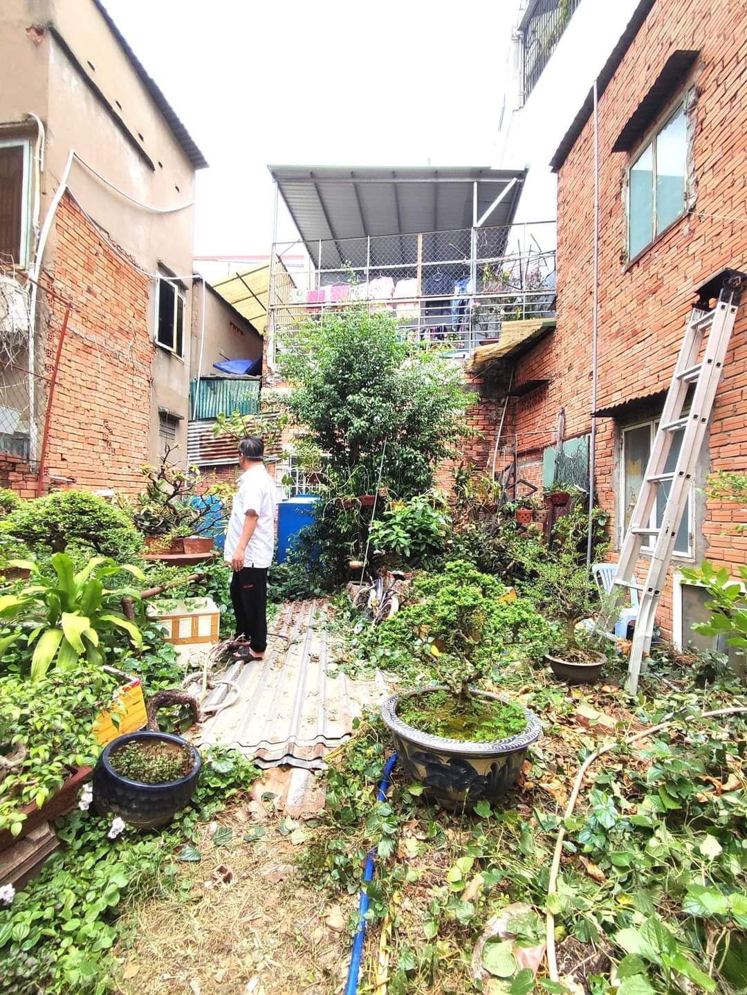 GIÁP MẶT TIỀN ĐƯỜNG - GẦN CHỢ - DT; 95M2, GIÁ 8.1TỶ