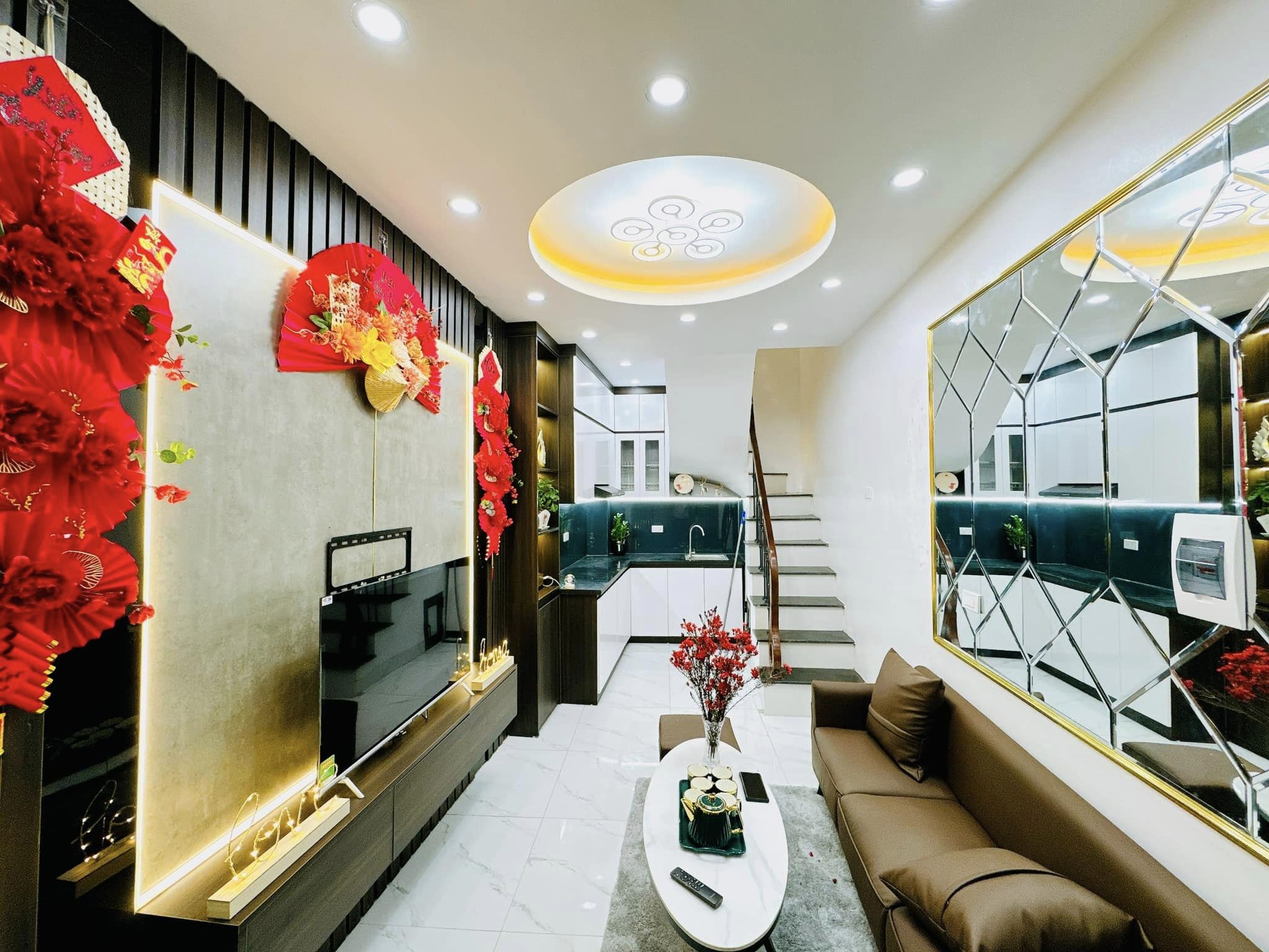 HOT2.68 tỷ Siêu VIP Cầu Giấy 19m*4T, Ngõ 3 gác, sổ hoa hậu