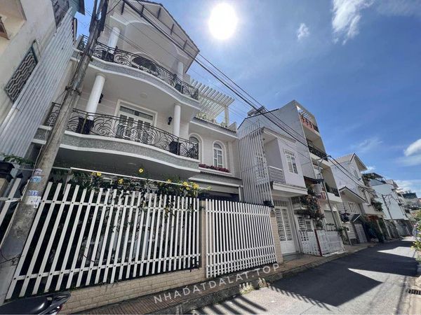 Bán biệt thự mặt tiền Tô Ngọc Vân P2 Đà Lạt 10ty7