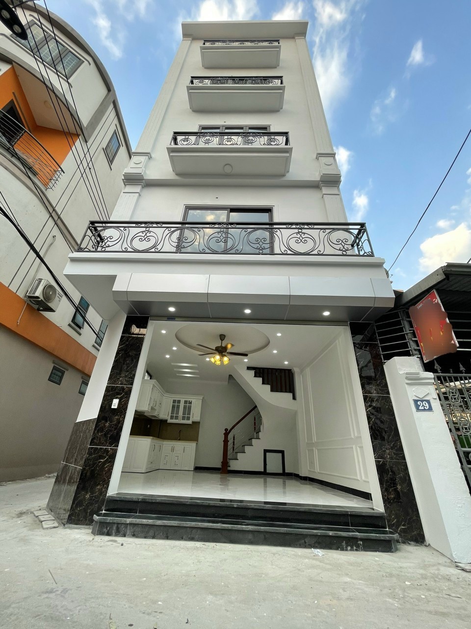 Chỉ nhỉnh 3 tỷ Có nhà dân xây CẠNH NHỔN ô tô gần, 4 ngủ