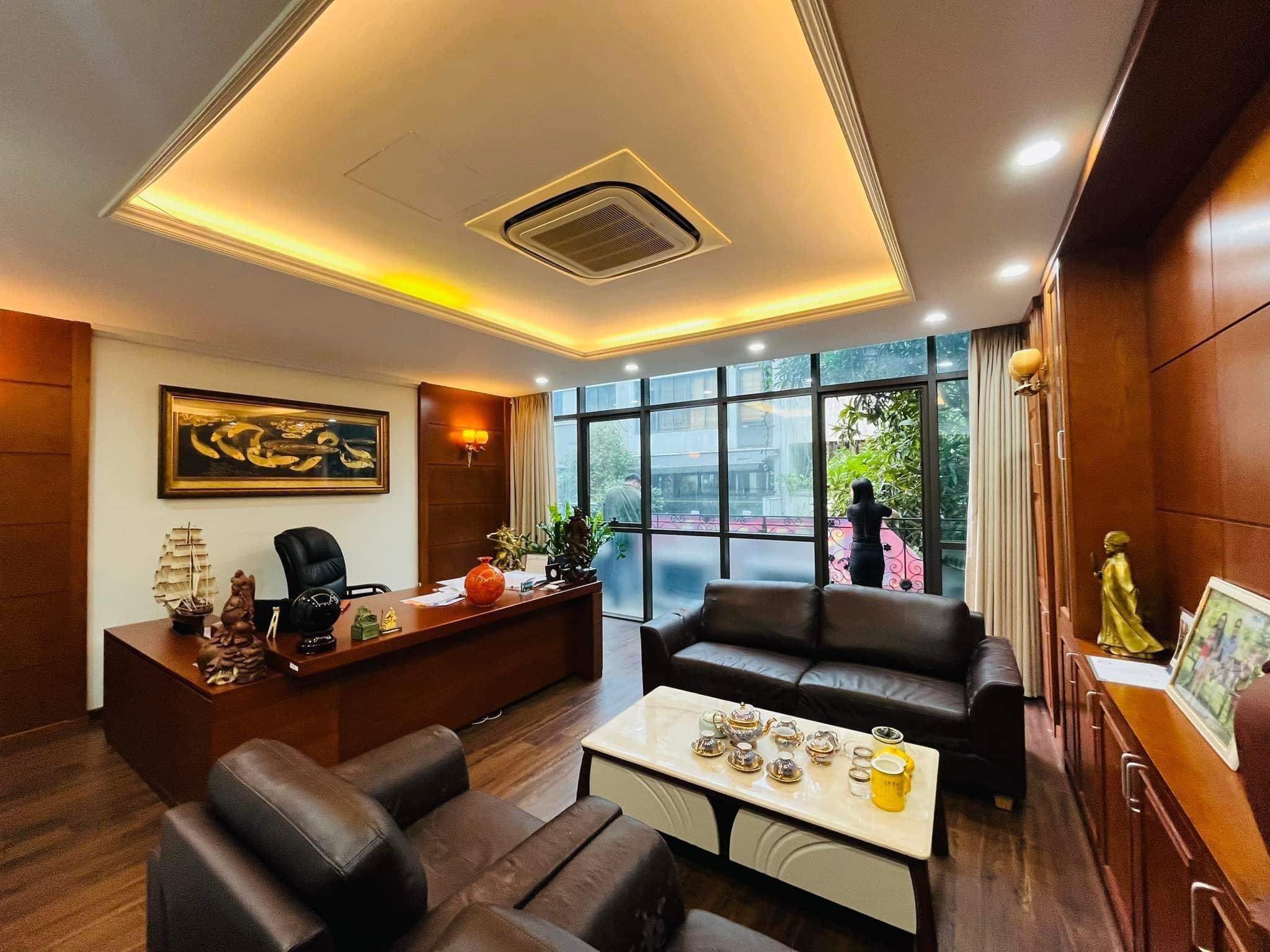 BÁN NHÀ PHÂN LÔ, VỊ TRÍ ĐẮC ĐỊA, MT TO, VỈA HÈ, Ô TÔ TRÁNH, KINH DOANH ĐỈNH QUẬN CẦU GIẤY.