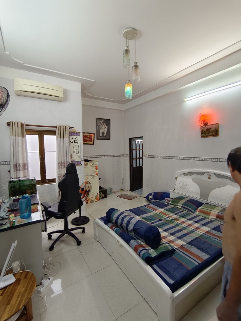 Bán nhà sát MT Đất Thánh, Tân Bình, 4 tầng 4.3x16.5, rất đẹp, chỉ 5 tỷ hơn