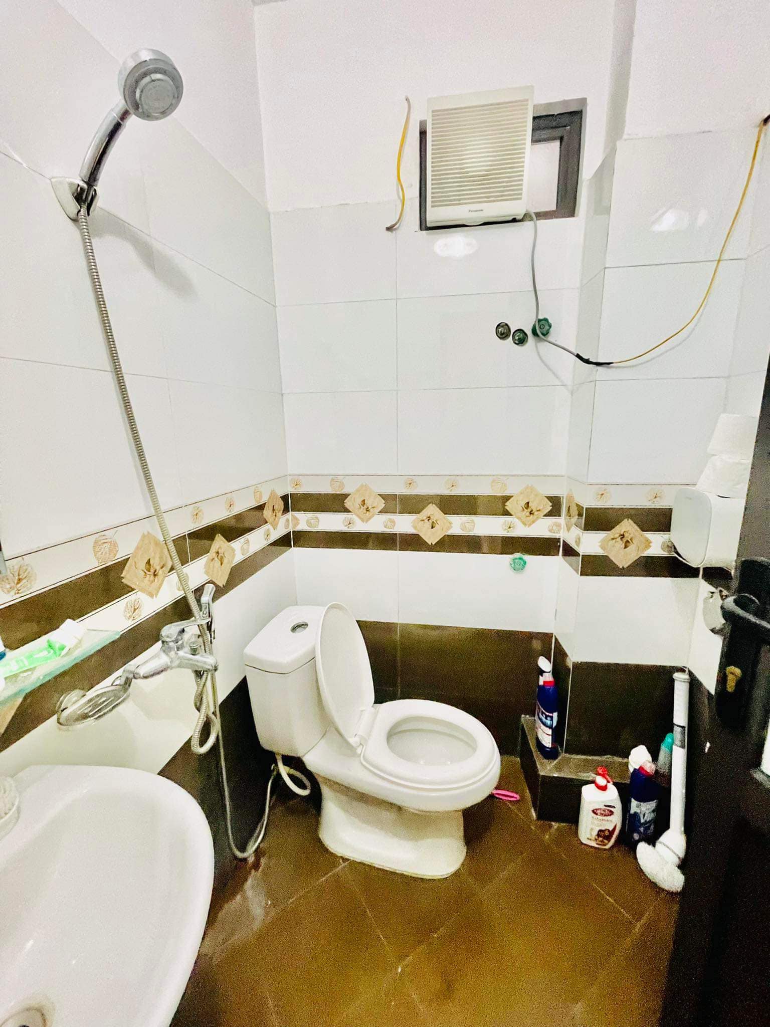 Bán nhà Phùng Hưng 30m oto gần phố, chợ, ở luôn, 36m 5 tầng giá 3.58 tỷ.