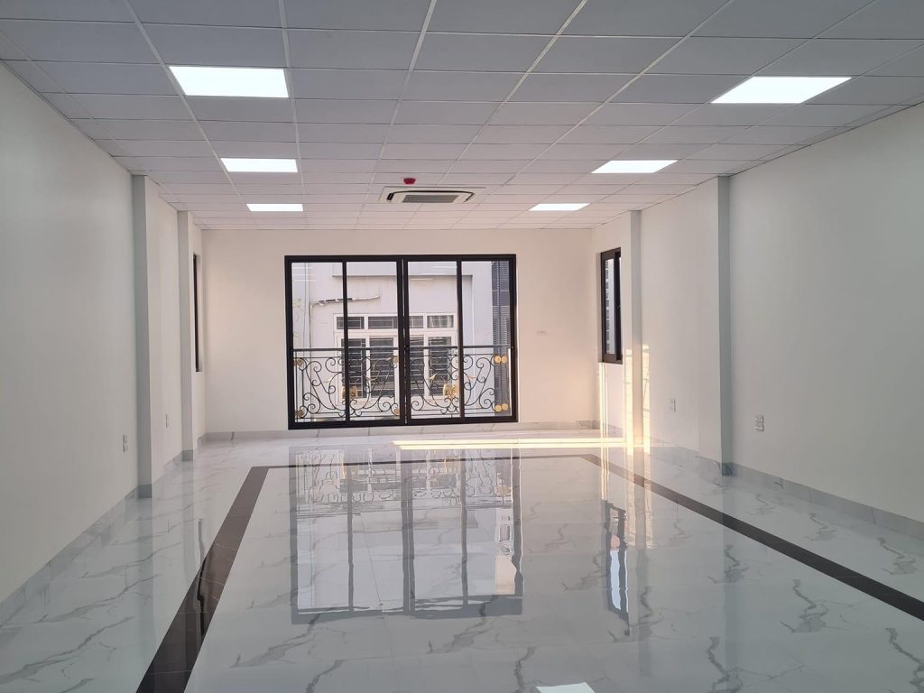 CHỈ 23 TỶ SỞ HỮU NHÀ SÁT PHỐ, THANG MÁY, VỈA HÈ, Ô TÔ TRÁNH, KINH DOANH QUẬN CẦU GIẤY.