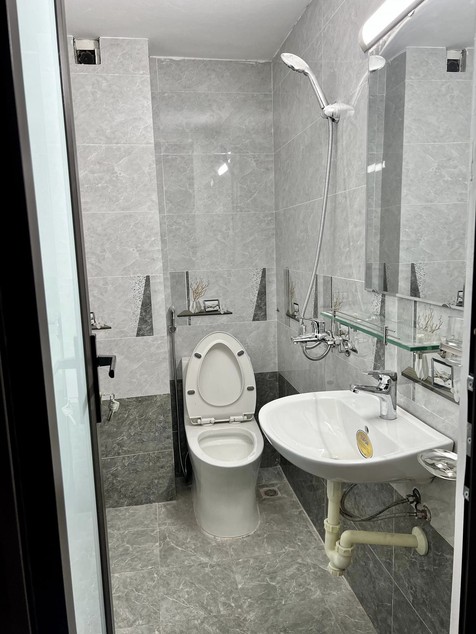 Cần bán gấp nhà Tô Hiệu sát oto ngõ thông rộng thoáng, 31m 4tầng giá 4.45Tỷ.