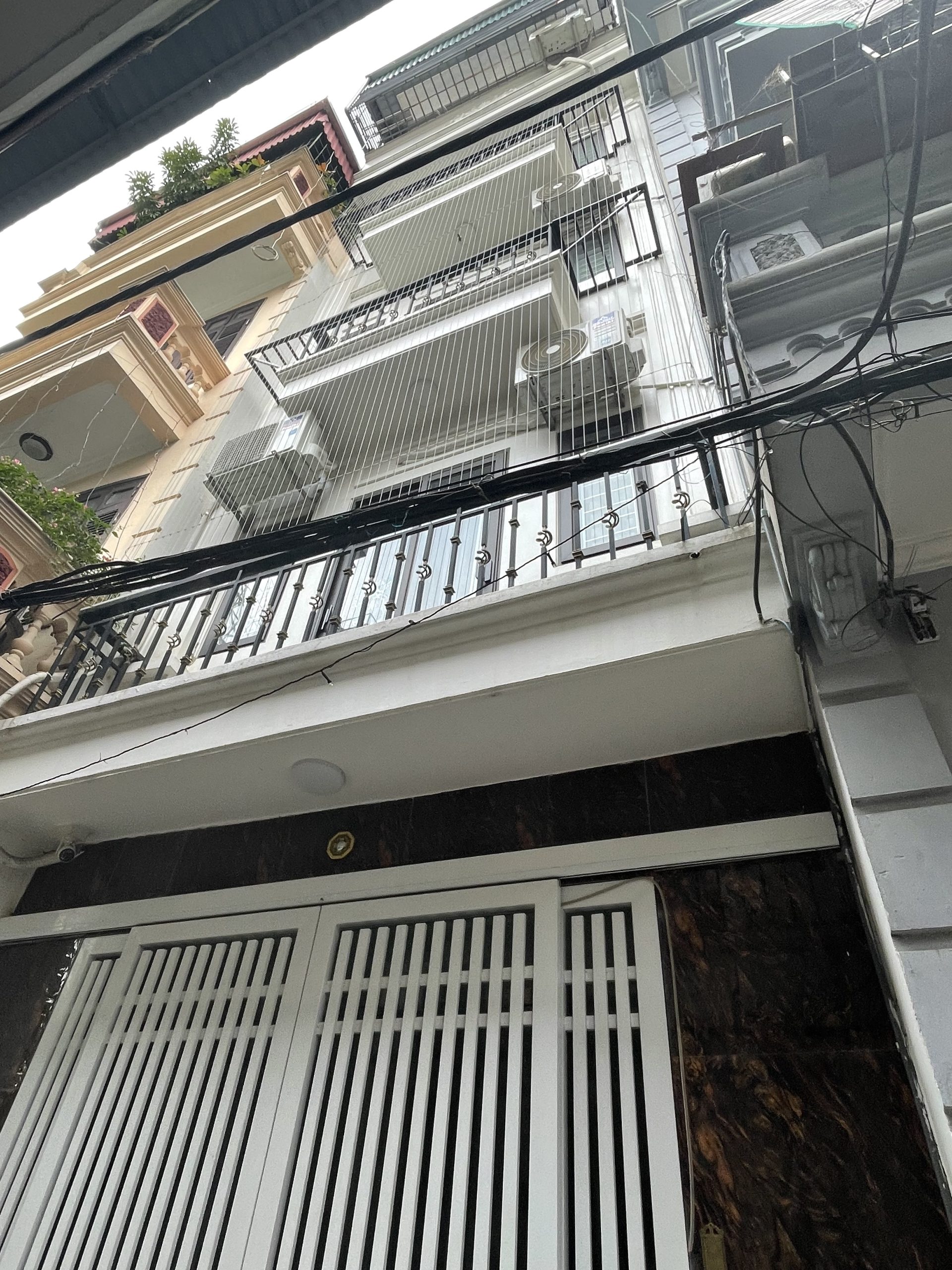 CHỦ NHÀ CẦN BÁN TRƯỚC TÊT THU TIỀN VÊ NHÀ TAM TRINH HOÀNG MAI S: 45 m2x 6 tầng, MT: 5 m