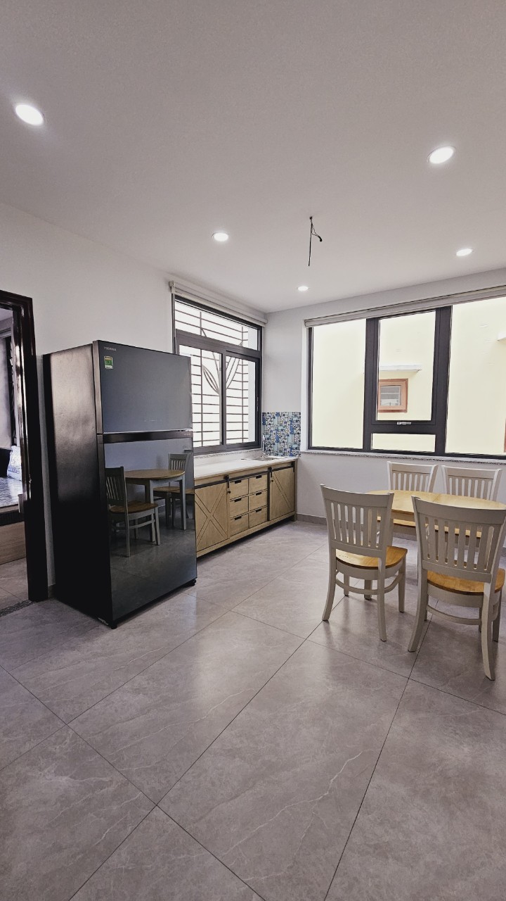 Cho thuê nhà nguyên căn mới tinh ngay trung tâm Nha Trang, full nội thất. Diện tích 100m2