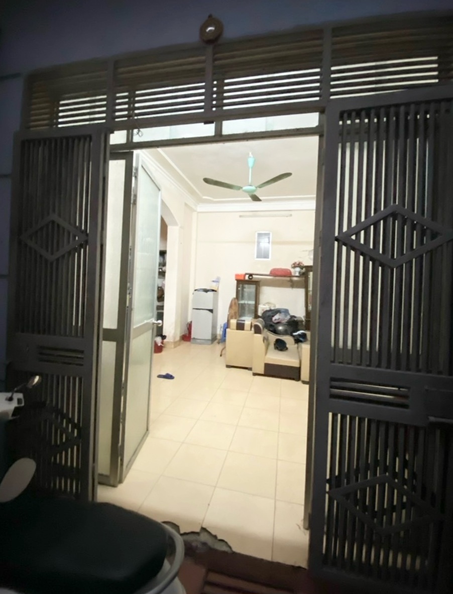 HIẾM PHÂN KHÚC < 5 TỶ – PHỐ LẠC LONG QUÂN – NHÀ DÂN XÂY - GẦN PHỐ, GẦN Ô TÔ – 35M2 X 5T