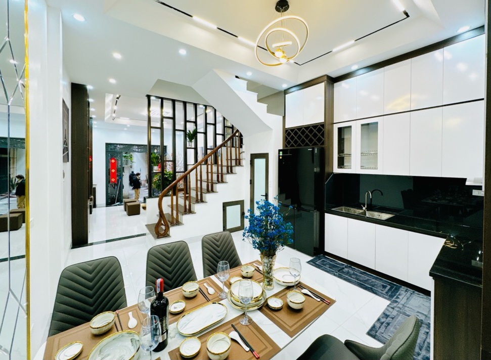 SIÊU PHẨM CẦU GIẤY – LÔ GÓC 3 THOÁNG – AN SINH TUYỆT VỜI – 50M2, 6.9 TỶ