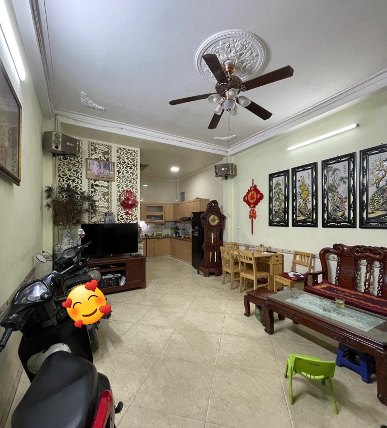 NHÀ ĐẸP DÂN XÂY – TRUNG TÂM CẦU GIẤY – LÔ GÓC – TIỆN ÍCH NGẬP TRÀN – 40M2, 5.7 TỶ