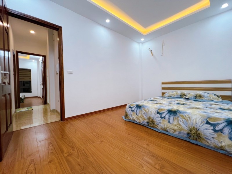 Bán nhà Tôn Đức Thắng 35m2 x 5 tầng, mt 4m, 2 thoáng trước sau, 4,5 tỷ