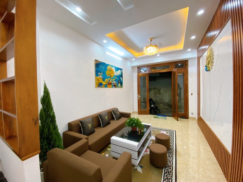 Bán nhà Đặng Tiến Đông 33m2 x 4 tầng, vài bước chân ra phố, ngõ an ninh dân trí cao