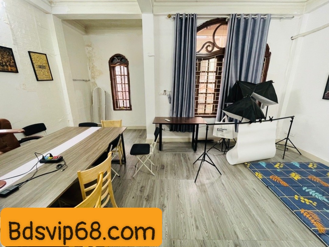 Bán nhà phố Hào Nam, Đống Đa, ô tô đỗ cửa, 50m2 mặt tiền 6m giá 8.6 tỷ