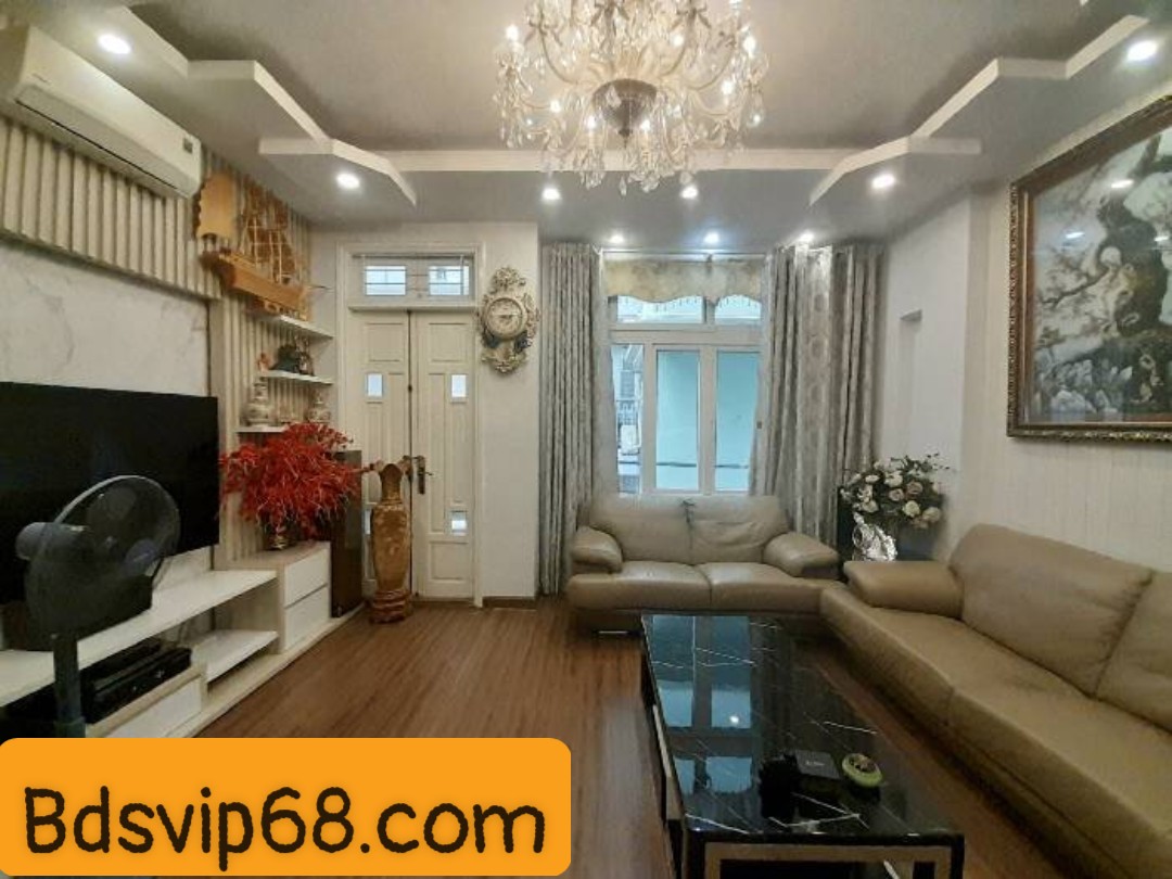 Bán nhà đẹp đón Tết, phố Hoàng Cầu, ô tô để trong nhà, 48m2 mặt tiền 4.8m giá 12.2 tỷ