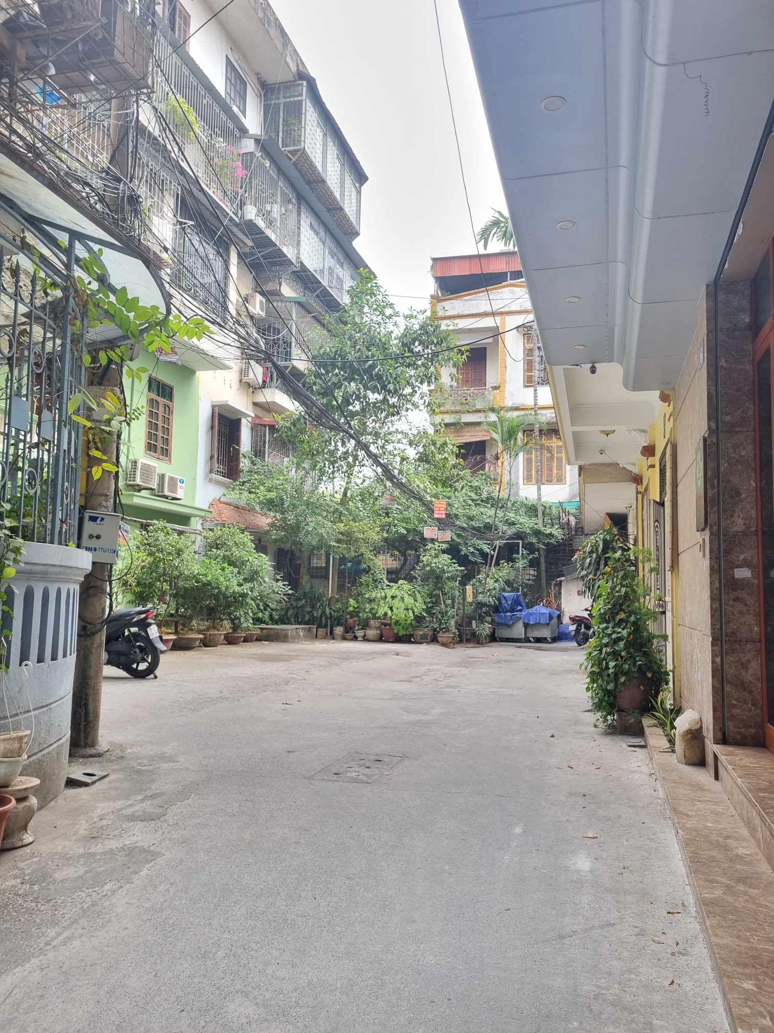 Bán nhà Phố Chùa Bộc 9.6 tỷ Gara 3 ô tô tránh 50m2, MT8m, nhà 3 mặt thoáng KD đỉnh