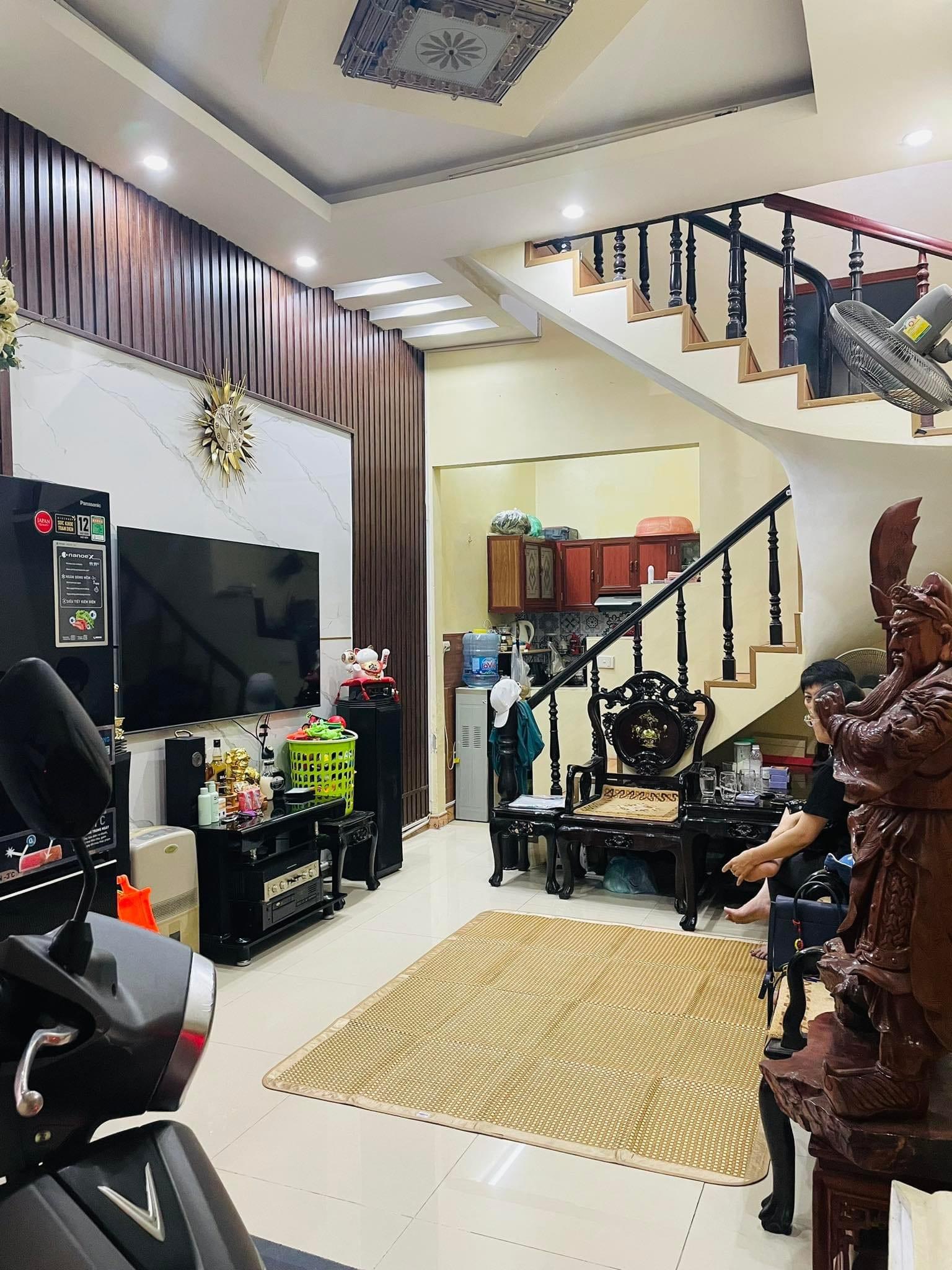 VỊ TRÍ ĐẸP KINH DOANH DÒNG TIỀN s: 59,8 n2 ,x 5 TẦNG, MT: 3 m GIÁ CHỈ 6 tỷ