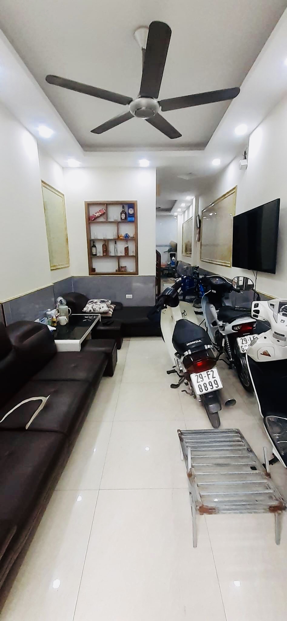 NHÀ ĐẸP ĐẠI MỖ HIỆN ĐẠI THOÁNG TRƯỚC SAU ÔTÔ ĐỖ CỬA