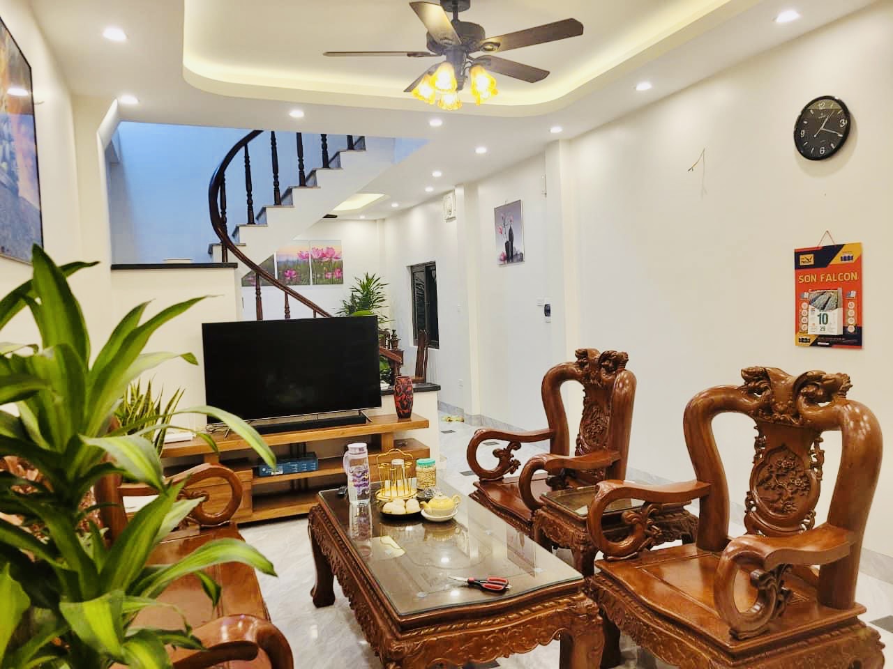 NHÀ TO TÂY MỖ TIỀN NHỎ DÂN XÂY BA MẶT THOÁNG