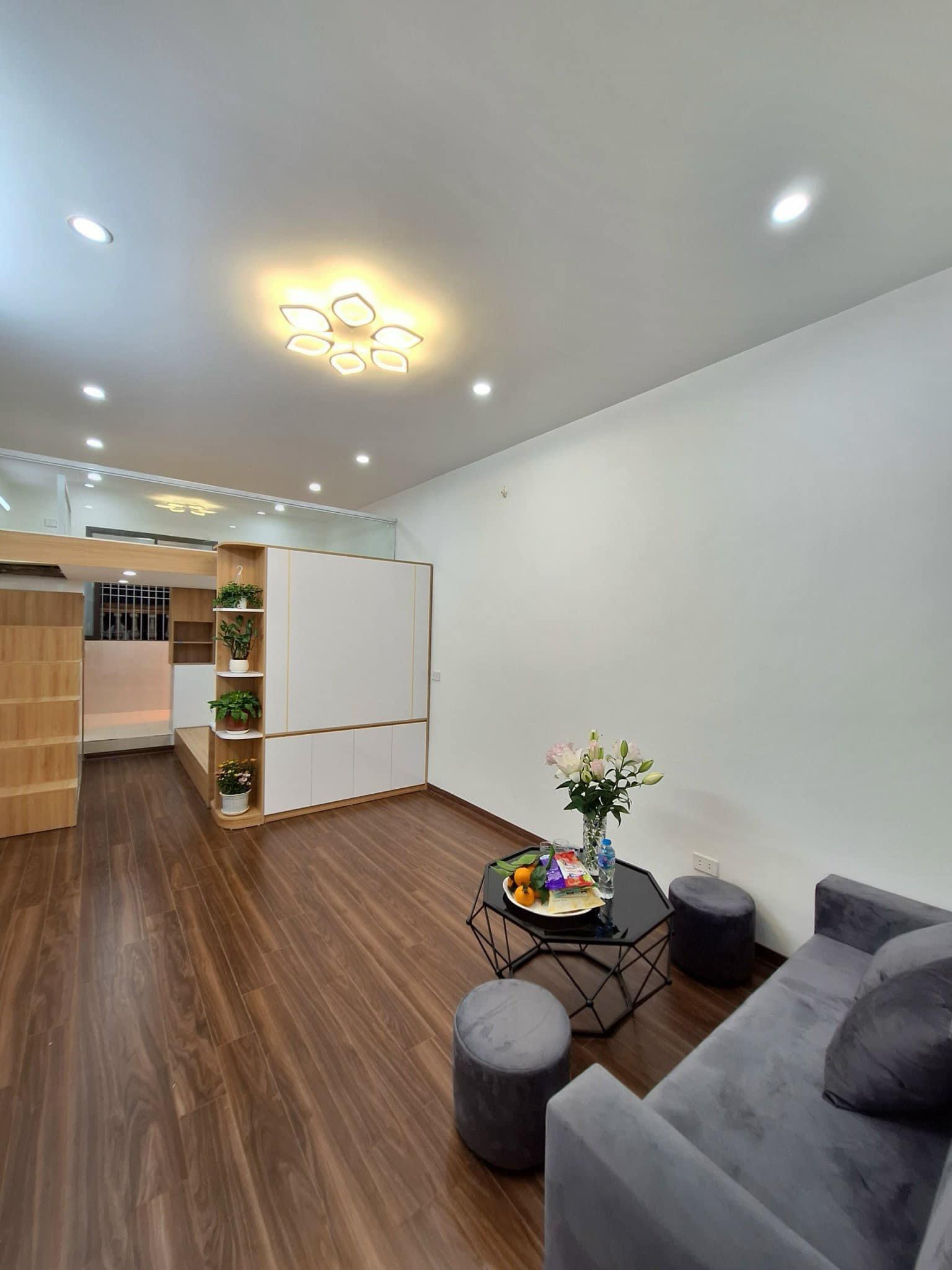 BÁN NHÀ TẬP THỂ 8/3 HAI BÀ TRƯNG - 45M 2PN - 1.5 TỶ SĐCC TẦNG 2 OTO ĐỖ CẦU THANG FULL NỘI THẤT