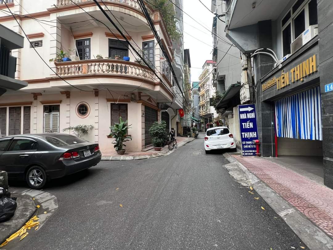 Nhà Pháo Đài Láng 35 m,5 tầng, mt 3.3 giá 5.9 tỷ