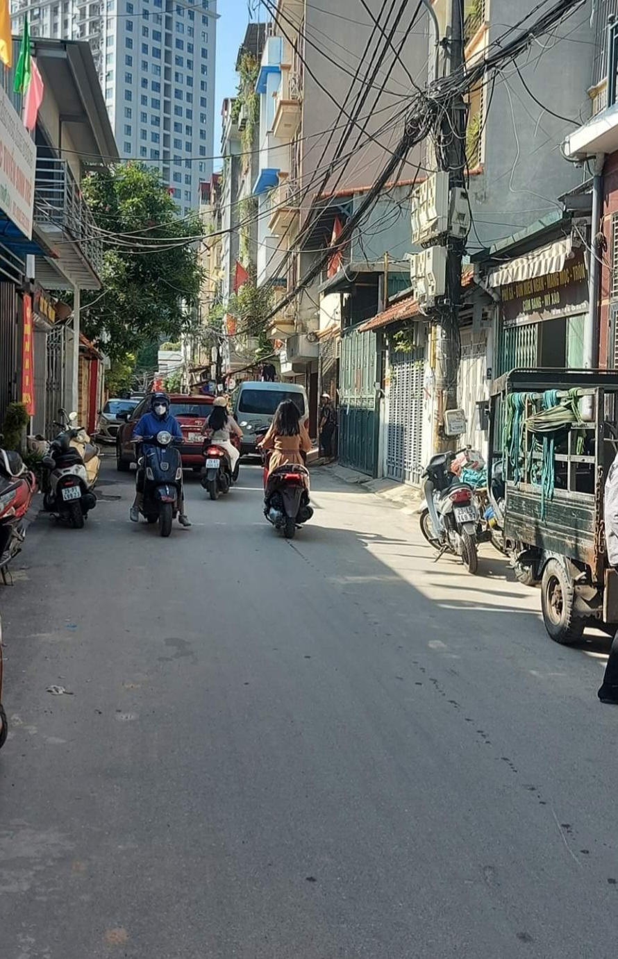 NHÀ BÁN MẶT NGÕ ÔTÔ TRÁNH LẠC LONG QUÂN. DT 64M. 7TẦNG. 14.2 TỶ.ĐANG CẦN BÁN GẤP.