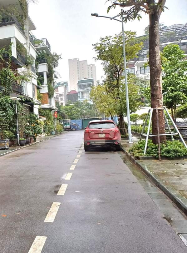 NHÀ BÁN LK TÂY HỒ.NGUYỄN VĂN HUYÊN. 112M. 6TẦNG THANG MÁY. MT 8M. 52 TỶ.