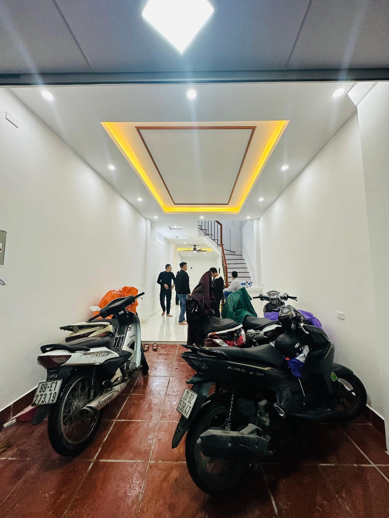 Nhà Có Bán Phố Đê La Thành - Siêu Phẩm Nhà Tầm Giá - Rộng Bao La - 2 Thoáng - Ô Tô - 60m2 5 Tỉ Hơn