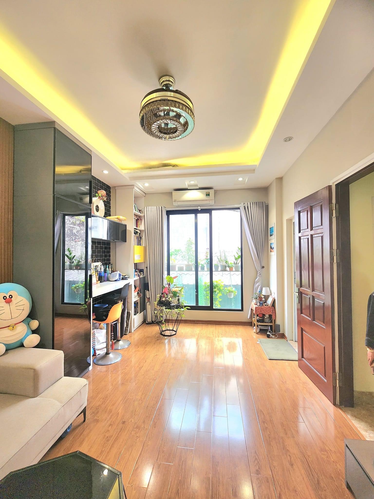 Bán Trước Tết Phố Nguyễn Lương Bằng, Ngã 8 Ô Chợ Dừa, Sổ Hoa Hậu, 50m2 chỉ 5Tỉ