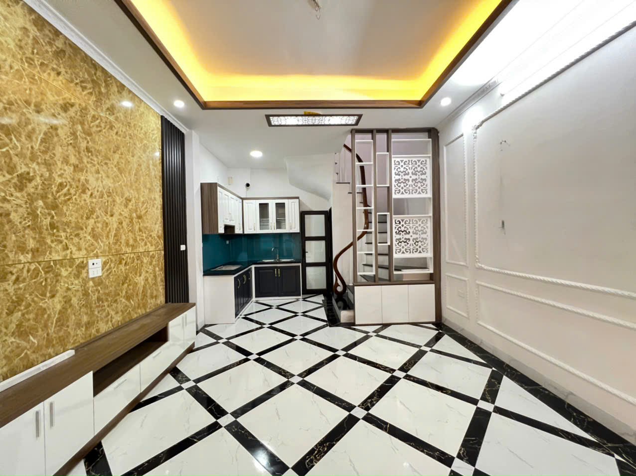 Nhà phú diễn 31m2x5T gần trường tiểu học gần ủy ban phường