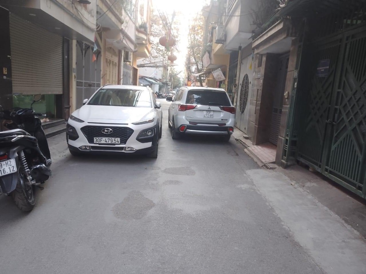 Bán nhà phố hoàng đạo thành. Phân lô ô tô đỗ