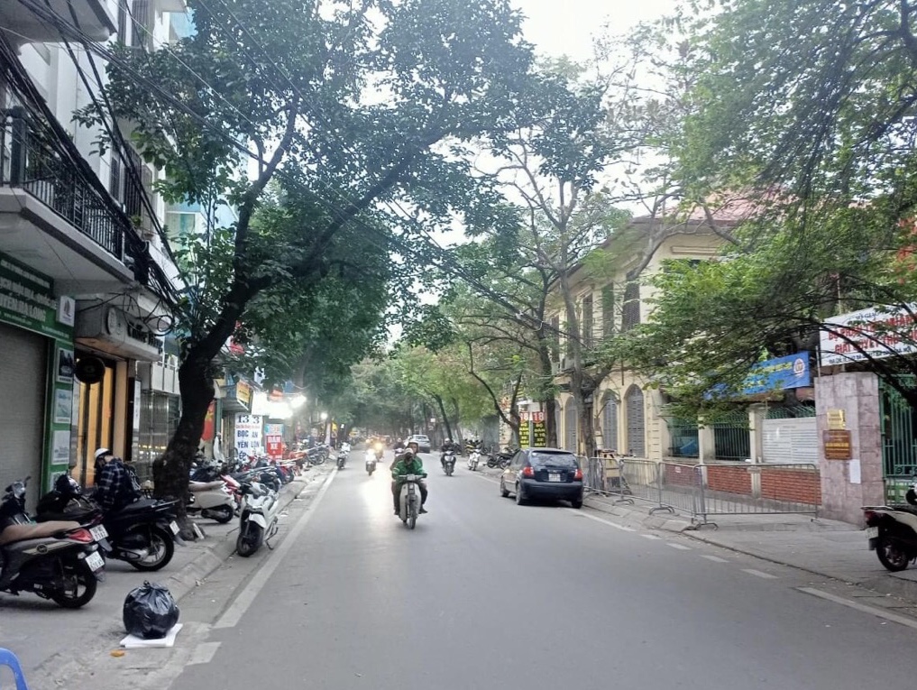 Bán nhà MP Cao Bá Quát 50m2, 5 tầng, lô góc, kinh doanh, cho thuê 40tr/th, giá chào 30 tỷ