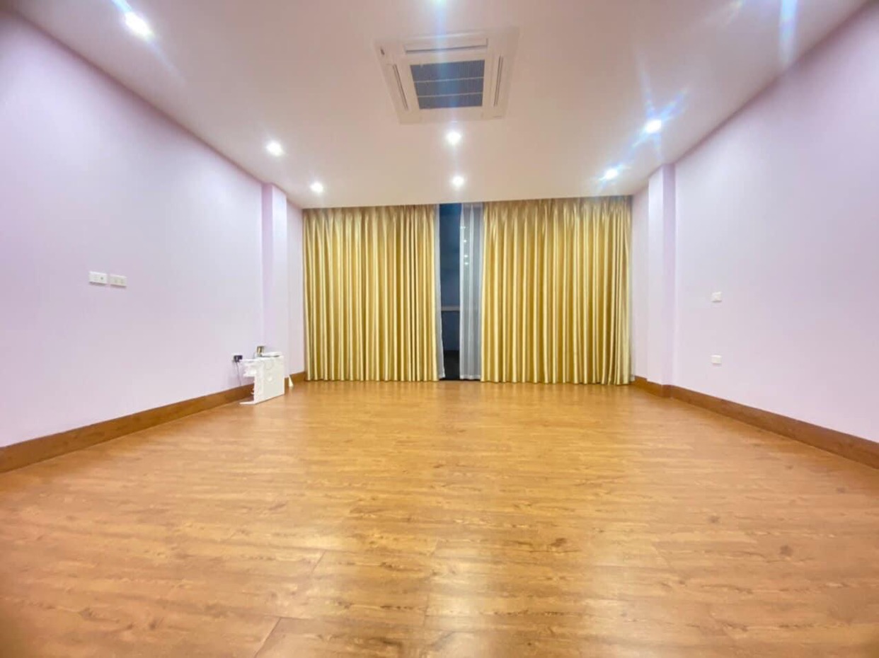 Bán nhà nguyễn ngọc nại. 7 tầng thang máy ô tô đỗ trong nhà