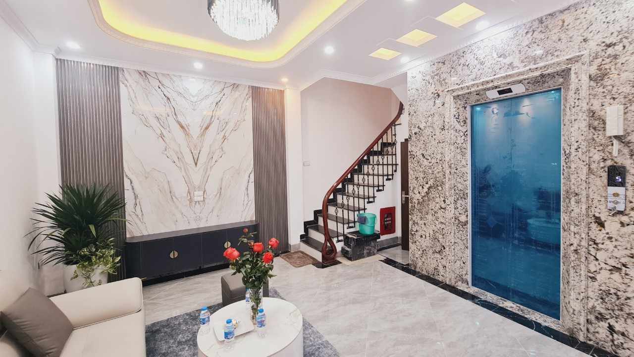 Hơn 6 tỷ nhà đẹp long lanh Phố Minh Khai 32m2, 6T thang máy, MT4.2m tặng full nội thất