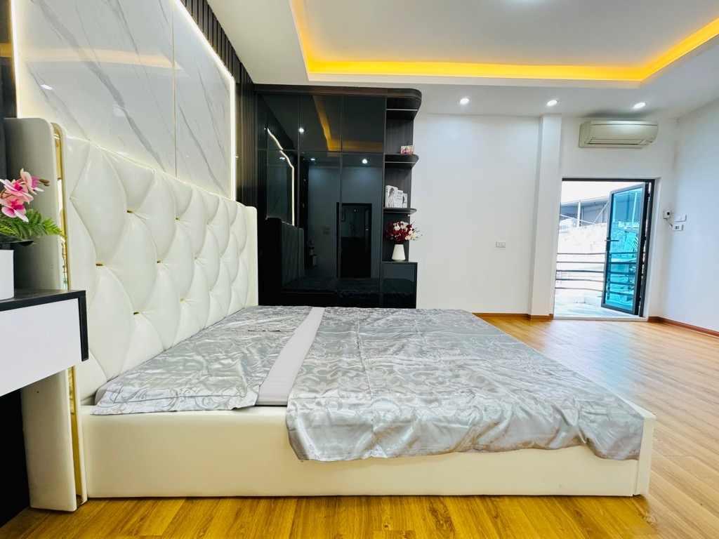 Bán nhà đẹp hơn 3 tỷ Phố Minh Khai 30m2, 4 tầng 3 ngủ tặng full nội thất gần Times City