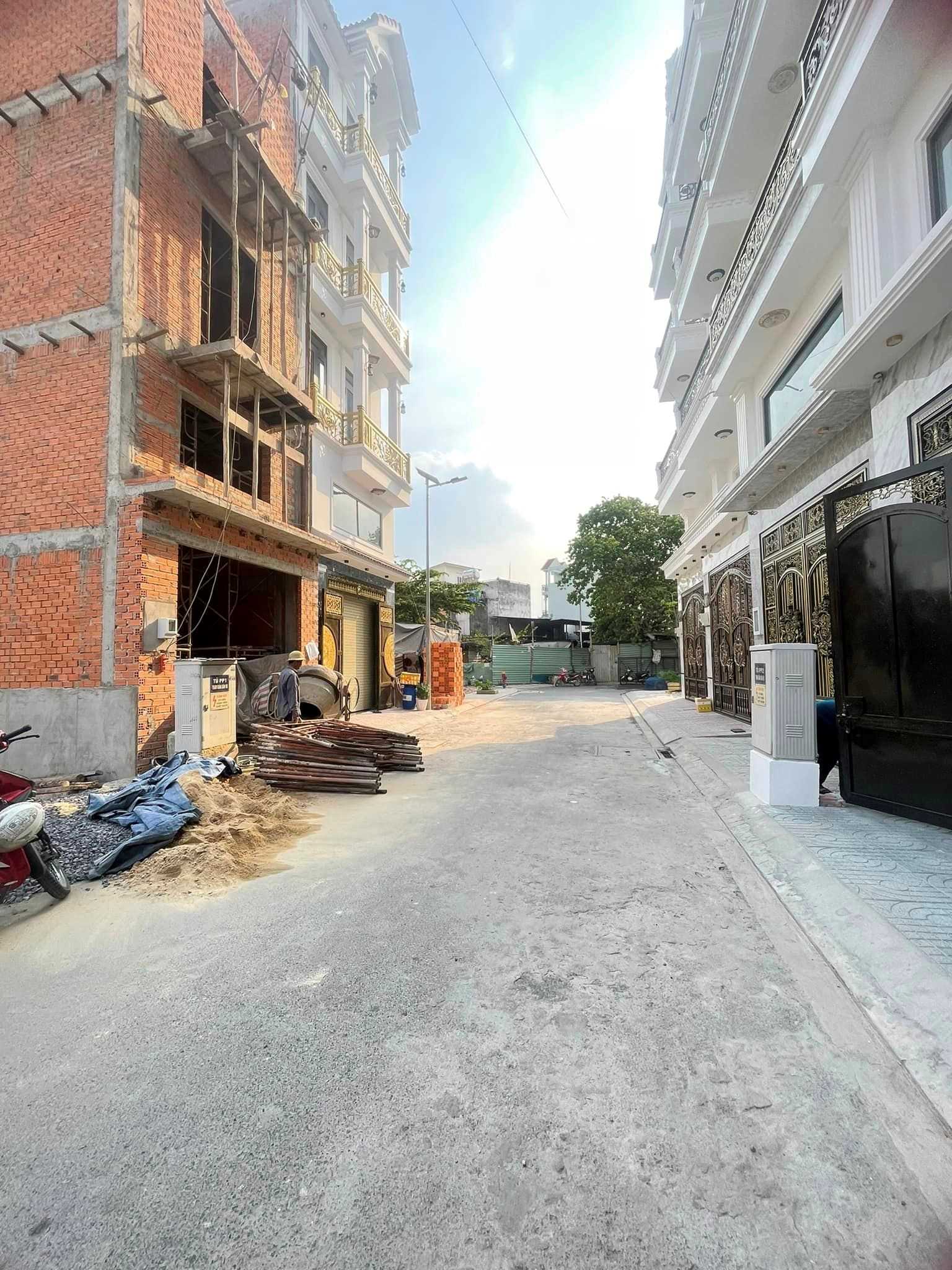 Hẻm 8m Sau Hiệp Thành City - 4x14.5 - 5 Tầng - ra Nguyễn Ảnh Thủ Vài bước - Giá rẻ