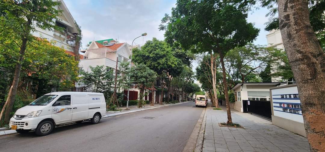 Bán biệt thự đơn lập phố Trần Kim Xuyến, Cầu Giấy 200m², MT 13.5m xây 4 tầng, ô tô, KD. LH: 0366051369