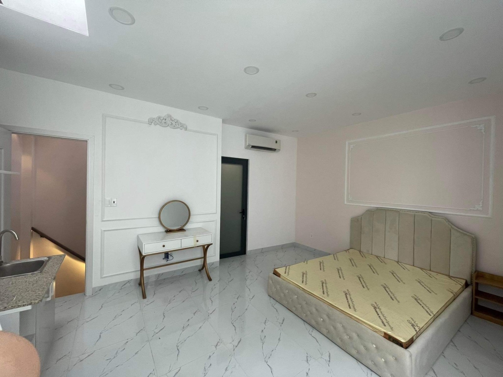 Bán nhà HXH Đường 3 tháng 2 4T 30m2 giá chỉ 7.3 tỷ.