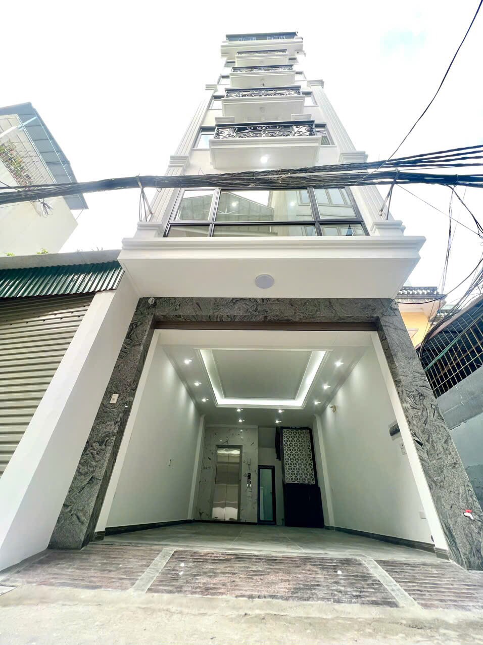 Nhà mới 7 tầng thang máy, xe 7 chỗ ngủ trong nhà, căn góc thoáng sáng, ở và kinh doanh, Vp