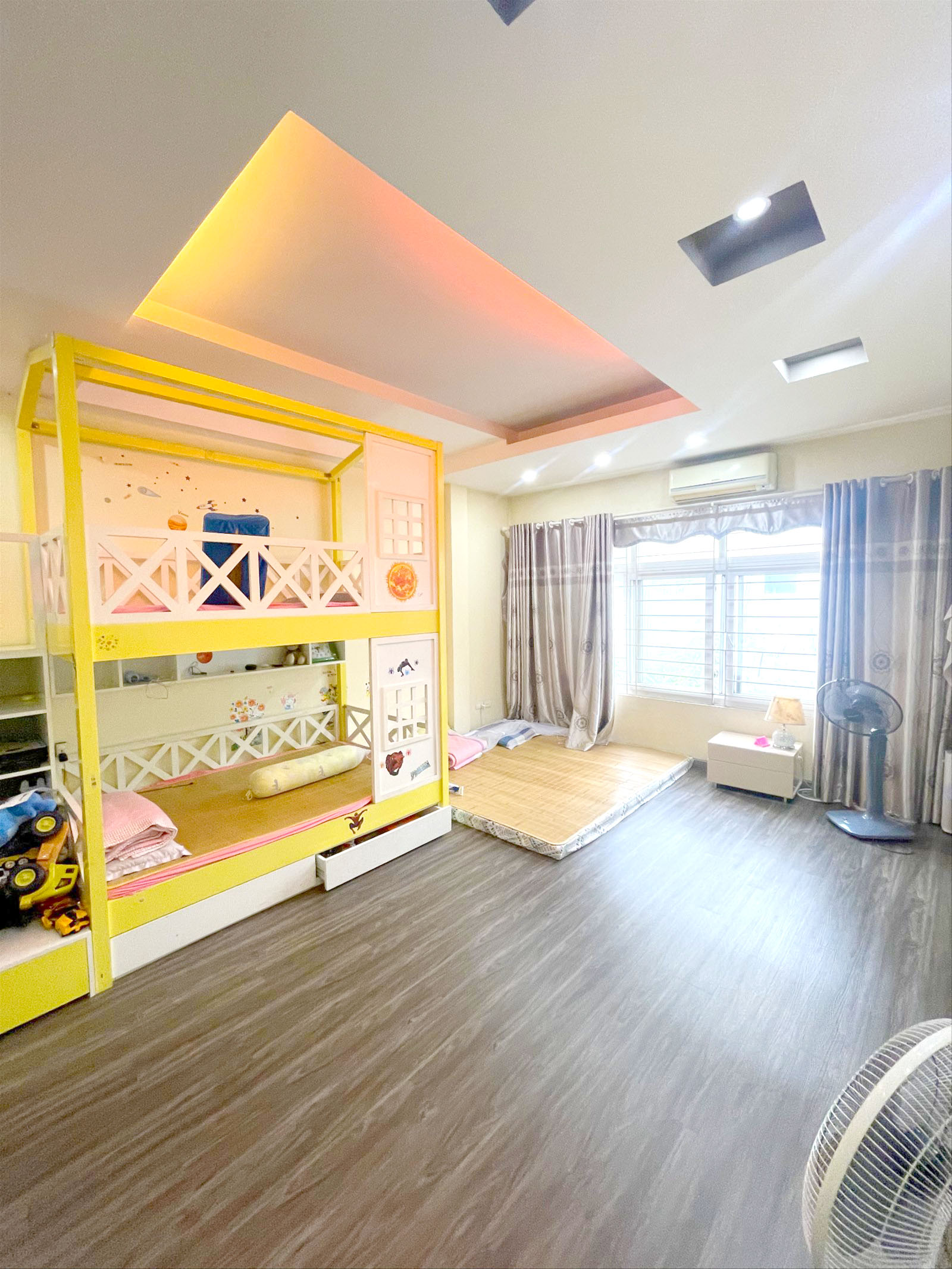 Nhà riêng VIP phân lô Cầu Giấy. 6 tầng Ô tô tránh đỗ. Ở hay Kinh Doanh đều vượng