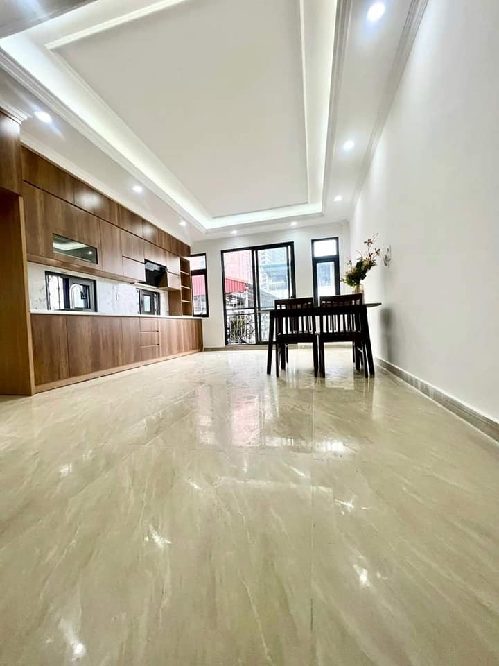 Gara mặt ngõ to 7 tầng thang máy lô góc kinh doanh tốt 10.5 tỷ