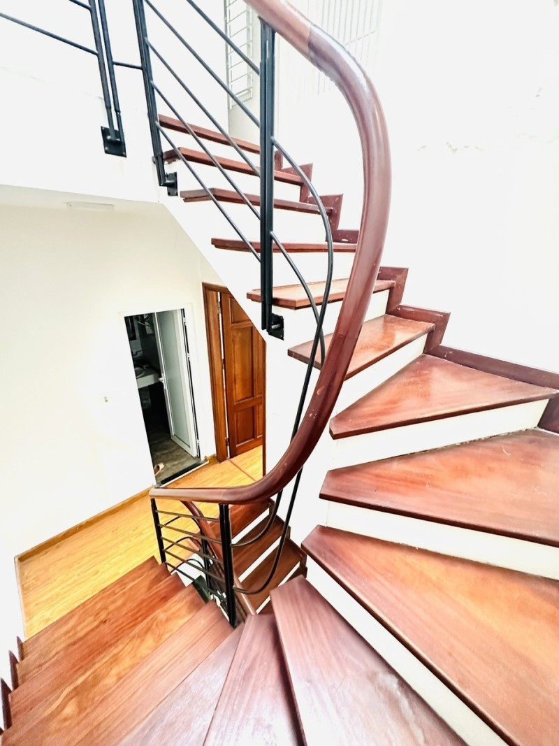 Bán nhà đẹp ở ngay Hào Nam 40m2 x 4 tầng, ngõ 3 gác, thông tứ tung, 5,25 tỷ