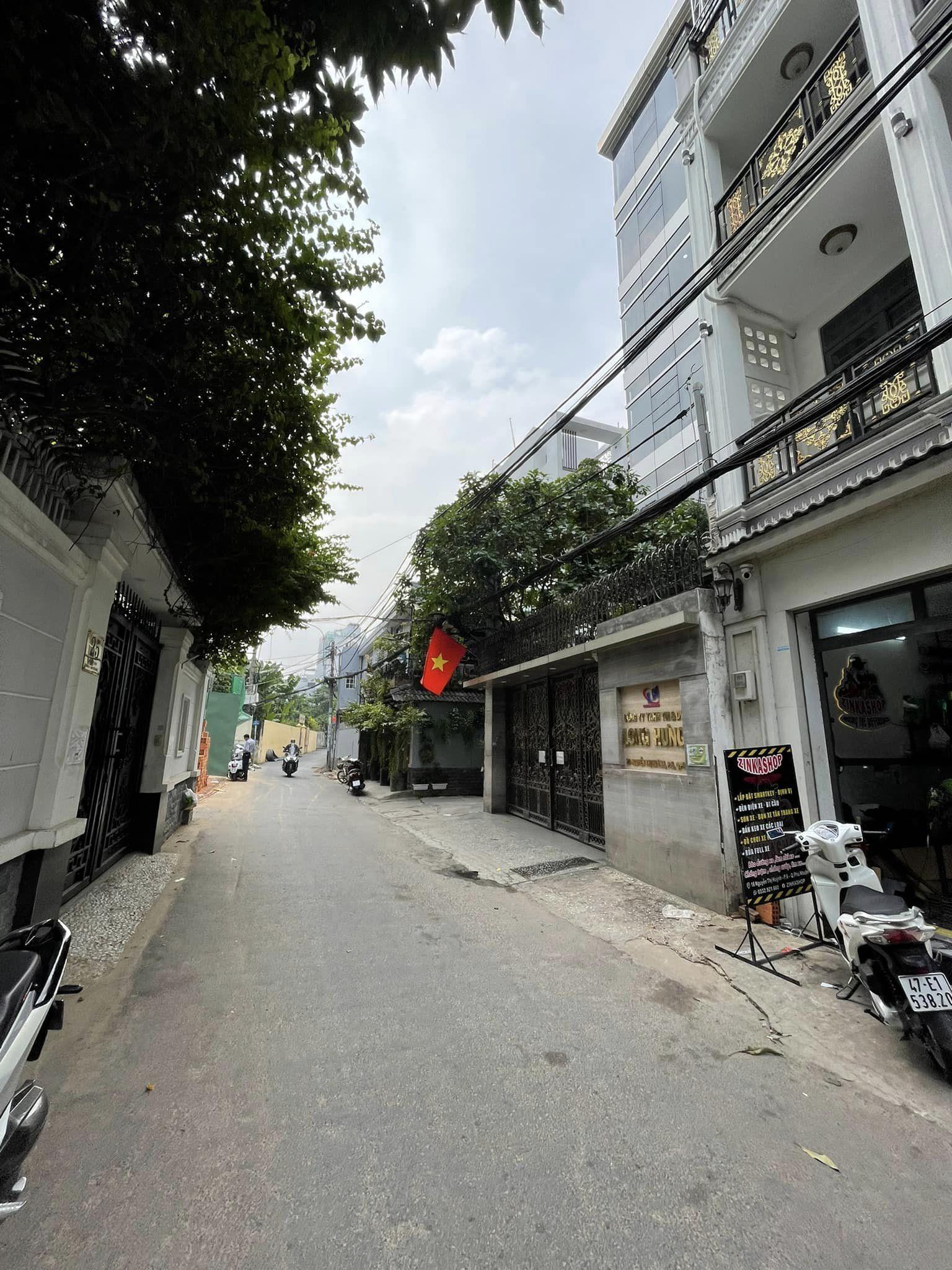 NHÀ HẺM XE HƠI ĐỔ CỬA NGUYỄN THỊ HUỲNH -6MX17M-3PN-CÓ THỂ XÂY CHDV.