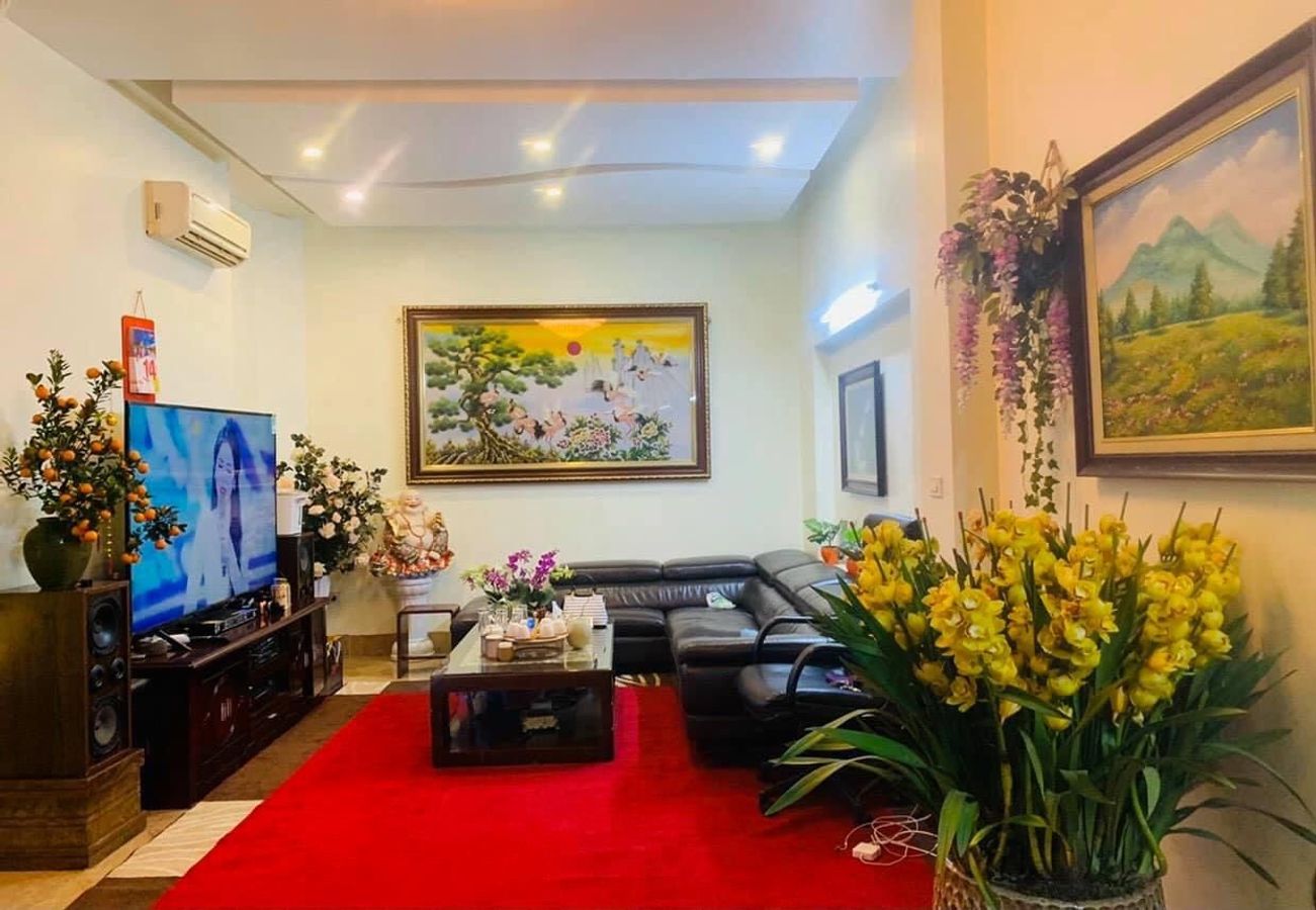 Bán nhà Dịch Vọng Hậu, Cầu Giấy, 50m2, 5 tầng, ô tô vào nhà, kinh doanh, giá 10.5 tỷ